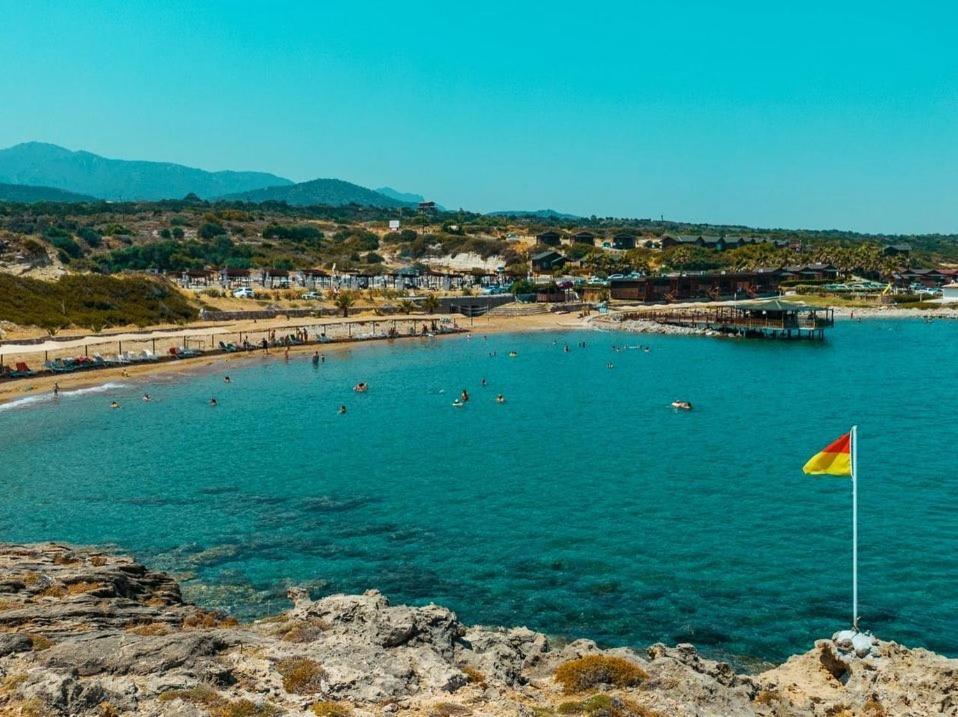 Zambak Holiday Village & Restaurant Superb Seafront Location ! Agios Georgios  Dış mekan fotoğraf